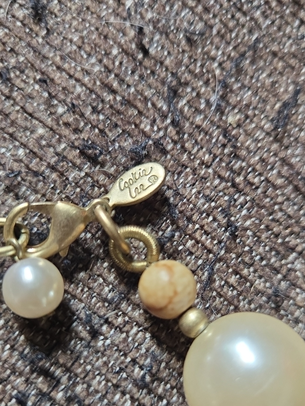 Vintage Cookie Lee Faux Pearl and Resin Beaded Necklace in Cream and Brown💫 - Picture 3 of 3
